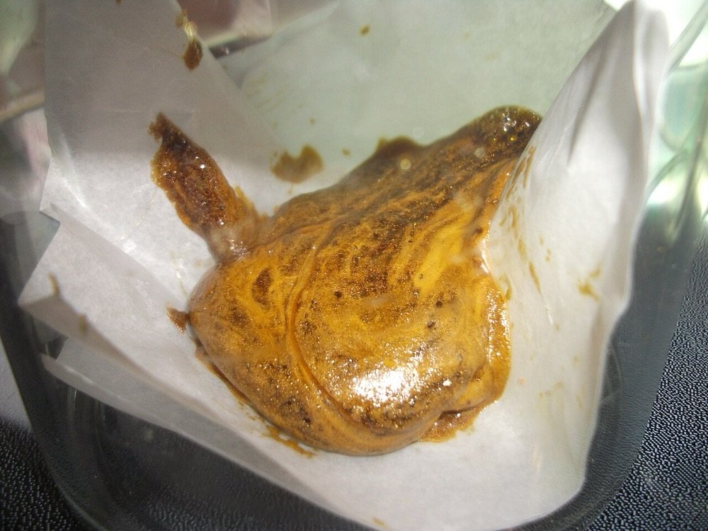 Eliminazione del solvente residuo dall'estratto di butano, fase che separa la resina viva dalla colofonia priva di solventi